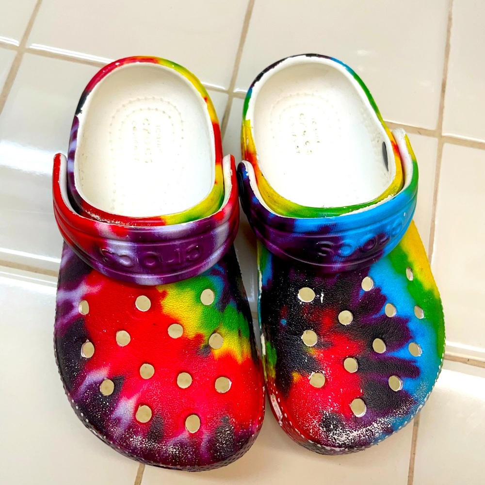 Rainbow Tie Dye Crocs toddler size 8